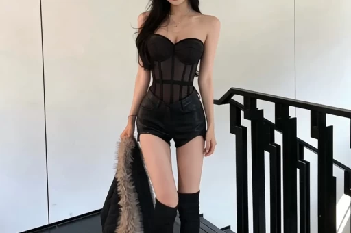 秦俊杰新恋情曝光小5岁“谋女郎”特粘人主动搂脖撒娇回爱巢