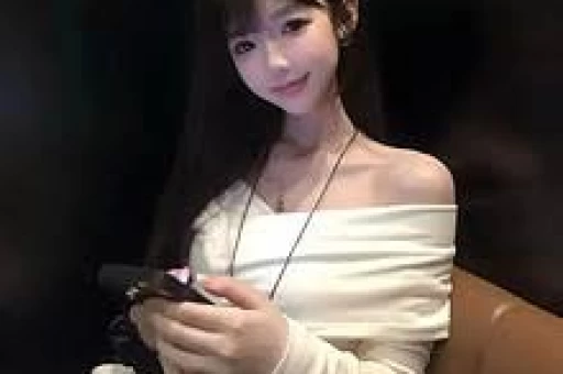 齐溪前夫宋宁峰被曝婚内出轨Q女士从曝光的聊天记录能看到宋宁峰曾承诺Q女士自己会和张婉婷离婚。后来得知张婉婷知道自己和的时间线后又一再叮嘱一定要咬死他们只是聊天的关系。在得知和的关系后也曾联系过并以曝光
